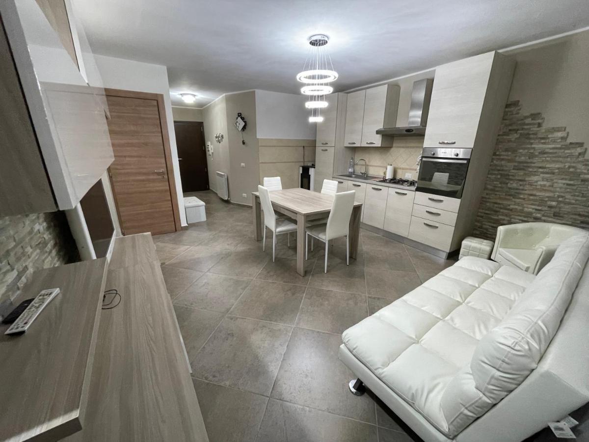 הוילה גואלדו טאדינו Casa Vacanze Onelia מראה חיצוני תמונה